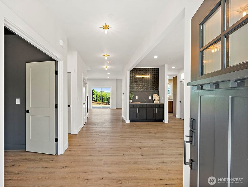 3rd image of 1238 9th Street SW