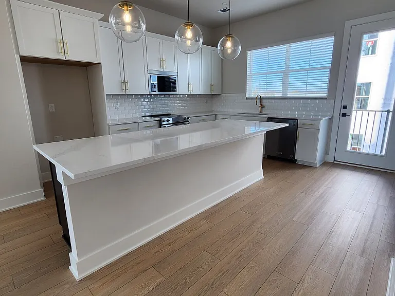 4118 Indiana Ave — Photo 9