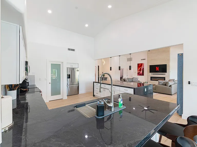 1710 E Queen Palm Dr — Photo 40