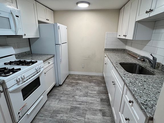 5th image of 14 Yarmouth St APT 2