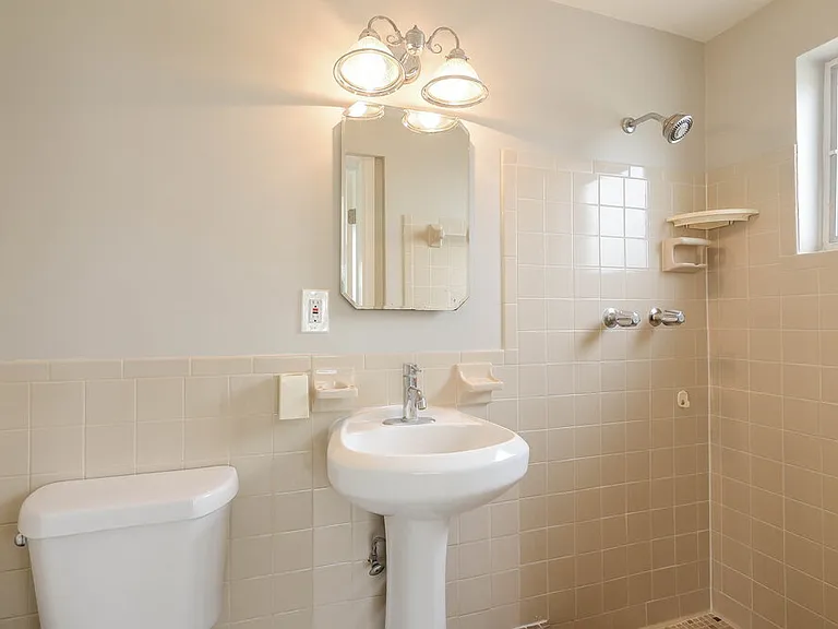 1012 Normandy Blvd — Photo 13
