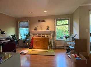 7130 Barnet Rd #5, Burnaby, BC V5A4S4