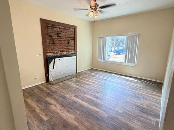 3rd image of 363 E Elm St