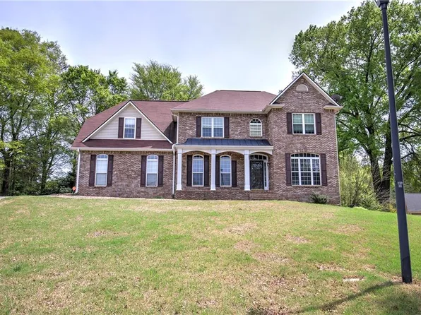 11 Berkshire Dr NW, Cartersville, GA 30120