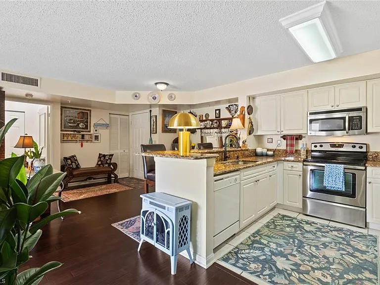 1270 Wildwood Lakes Blvd #204 — Photo 7