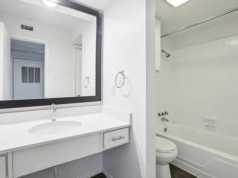 Jewel Apartment Homes — Photo 5
