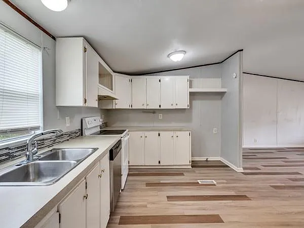 25779 Almarie Dr — Photo 7
