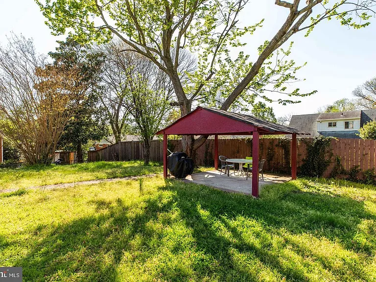 502 N Mansfield St — Photo 26