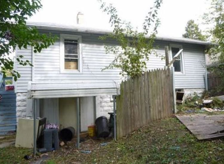 2nd image of 116 W Date St