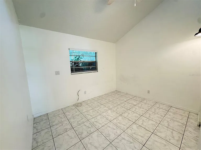 215 Fernwood St — Photo 9