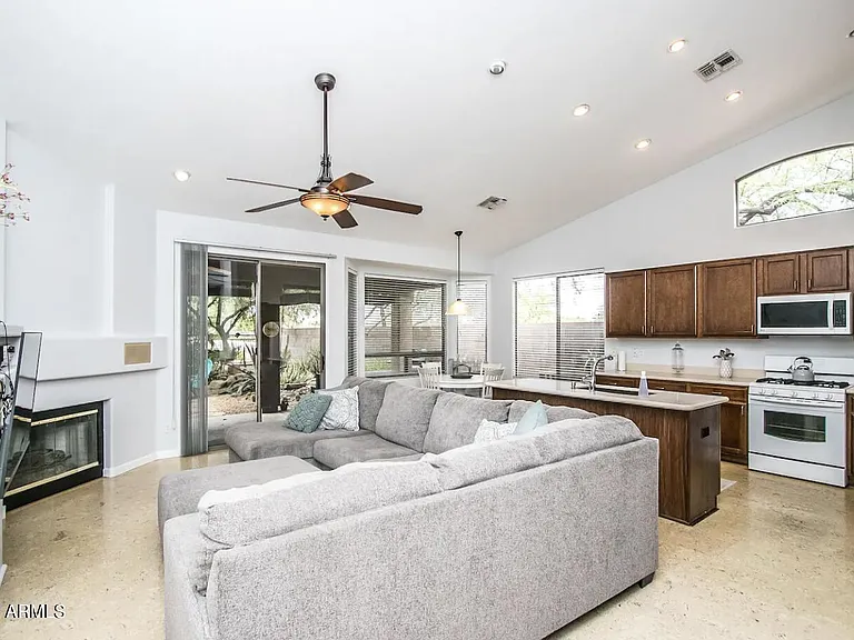 14436 N 67th Pl — Photo 3