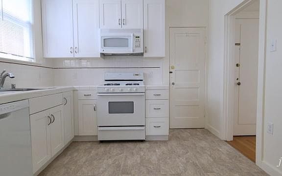 4th image of 2255 Lake St #9