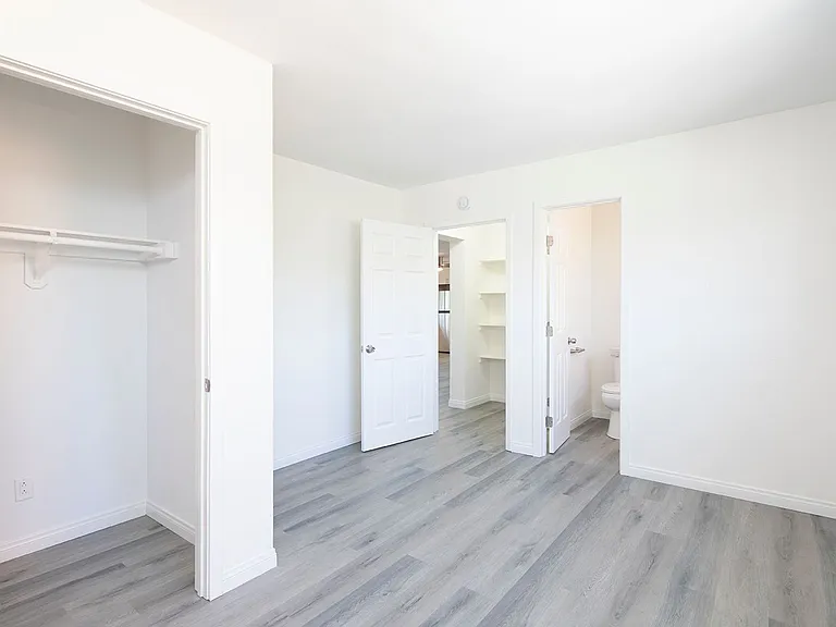 Aztec Pacific Apartments — Photo 88