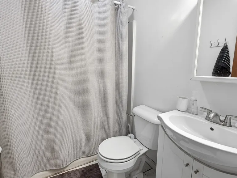 2328 Stratford Ave — Photo 6