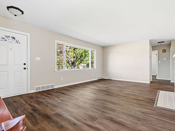5th image of 1736 Windsor Rd NE