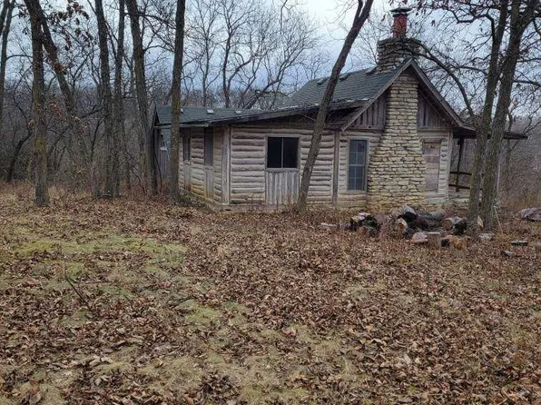 2801 Rustic Ave, Peru, IA 50222