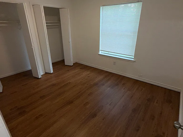 3608 Robinhood Dr — Photo 9