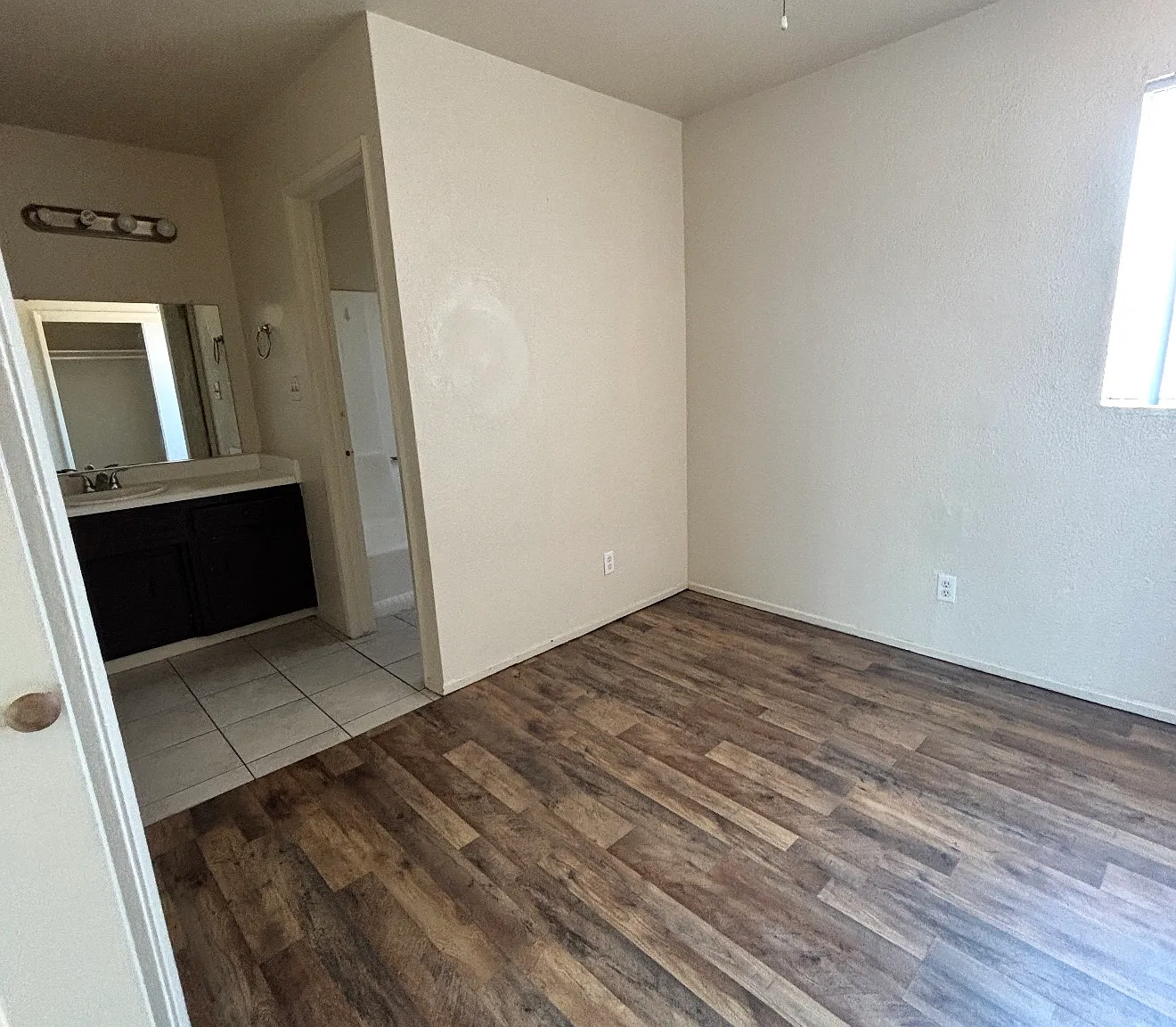 2 bed, 700 sqft, $1,500 — Photo 2