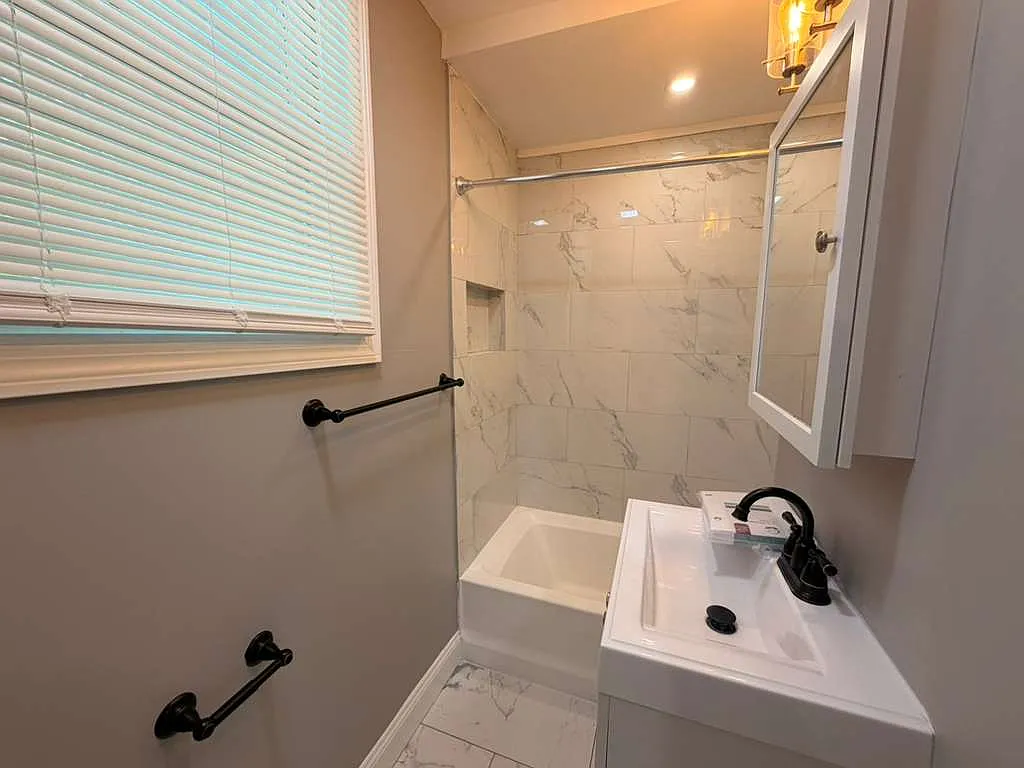 Building Photo - 30 Bright St #2B