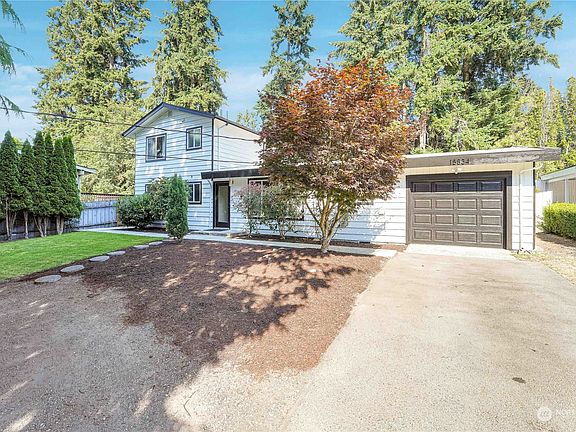 3rd image of 15834 Juanita Drive NE
