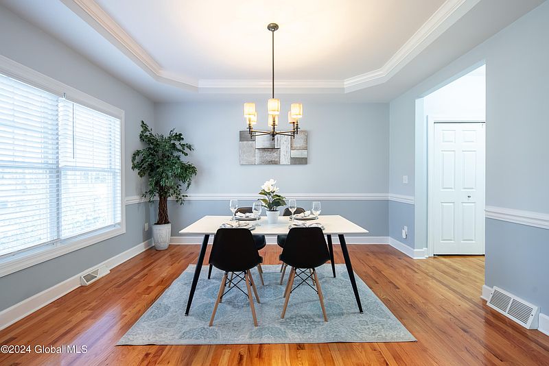 5th image of 4 Huntington Court