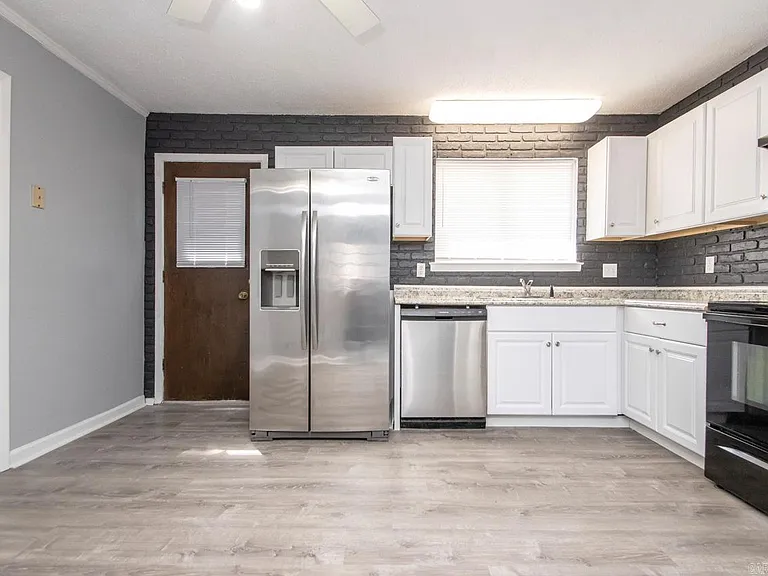 63 Robinson St — Photo 10