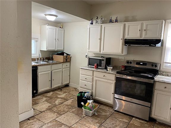 3rd image of 3821 Virginia Ave