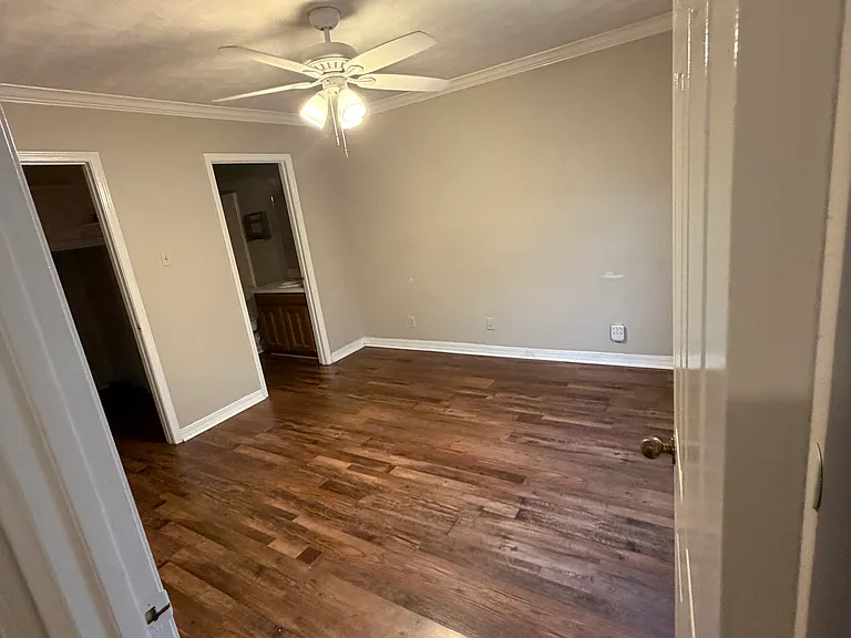 Master Bedroom w/ master bathroom and walk in closet
