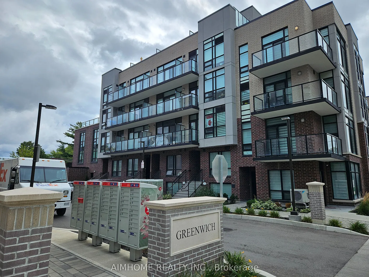 871 Sheppard Ave W — Photo 1