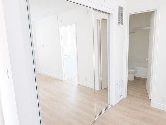 2nd image of 7131 Bellaire Ave APT 3