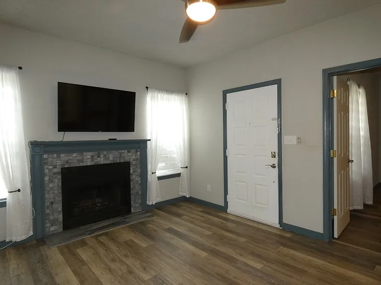 501 E Burgess Rd #D4 — Photo 7
