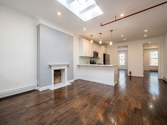 2nd image of 442 Quincy St