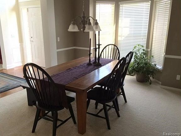 3rd image of 1289 Greythorne Dr