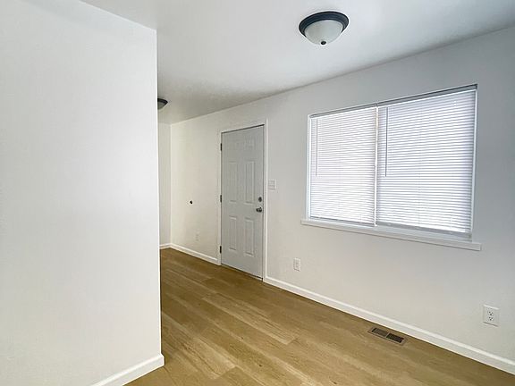 5th image of 3325 Coles Ave