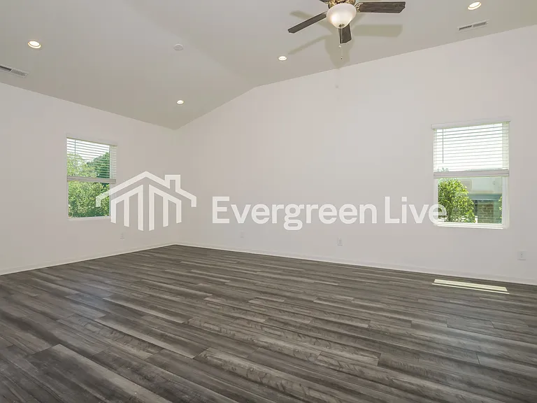 604 Berkeley Glen Rd — Photo 2