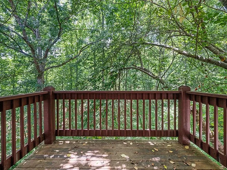 915 Wentworth Ct — Photo 23