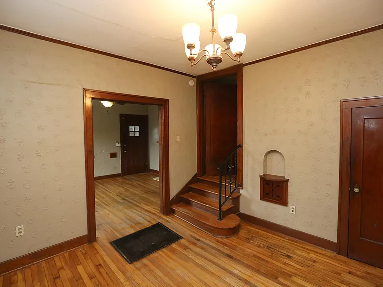 301 Thayer St #B — Photo 5