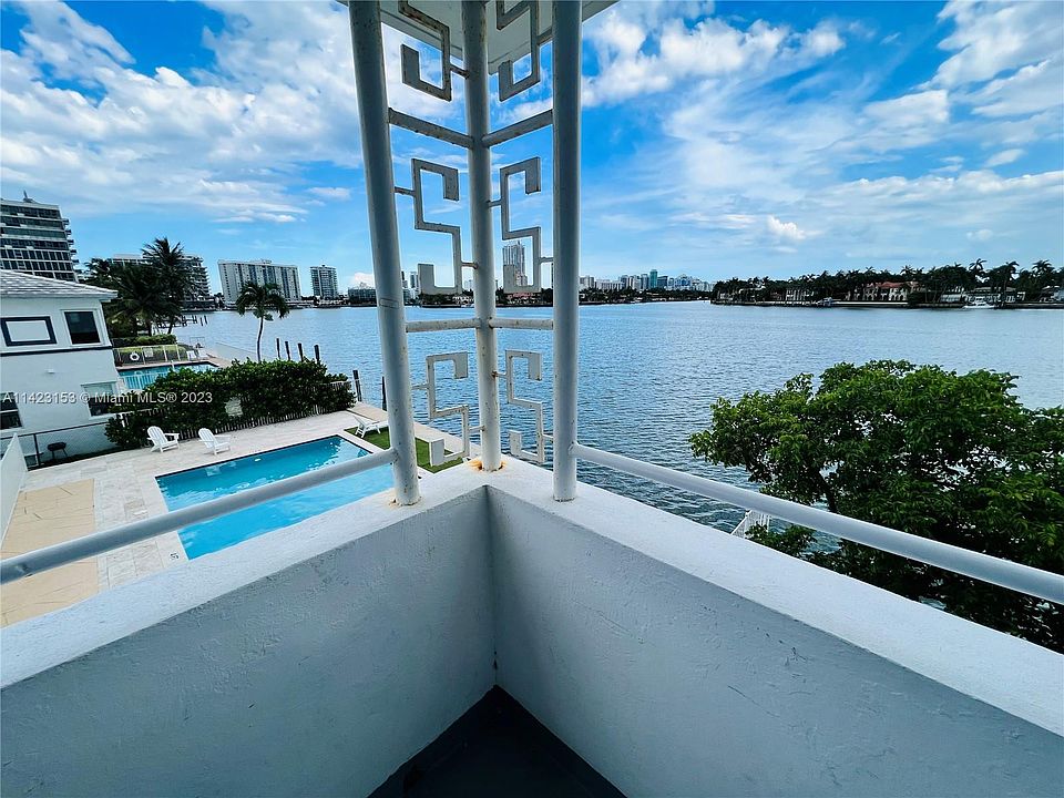 1st image of 960 Bay Dr APT 907