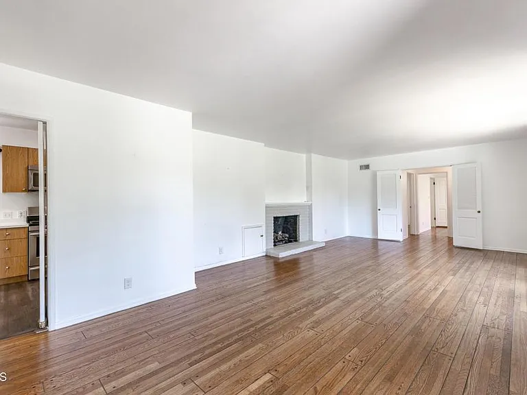 1290 Club House Dr — Photo 9