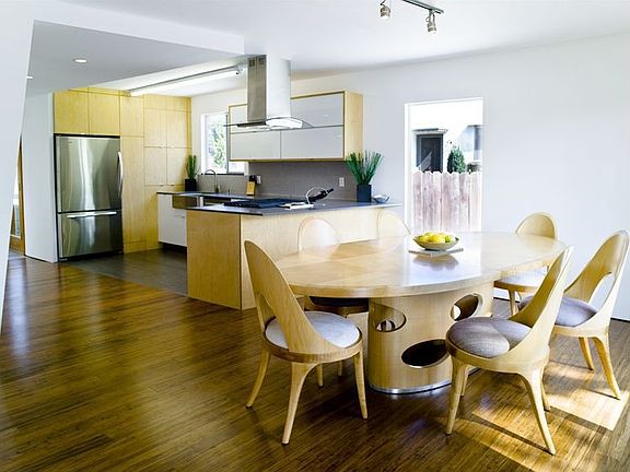 4th image of 3774 Ashwood Ave