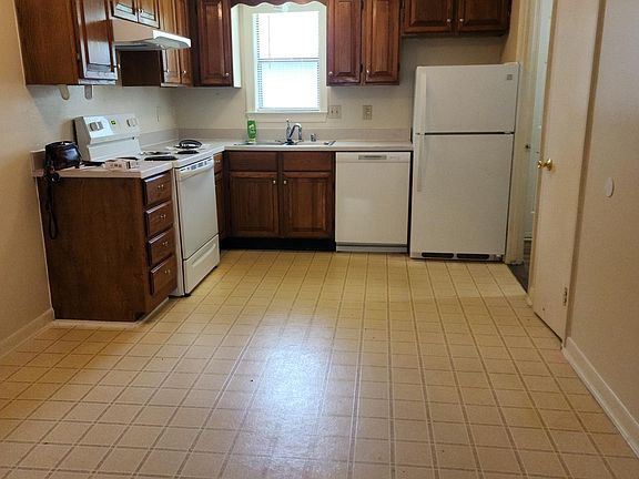 2nd image of 511 Summitt St #B
