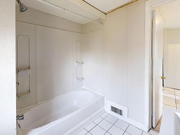 4th image of 3186 W 52nd St #4