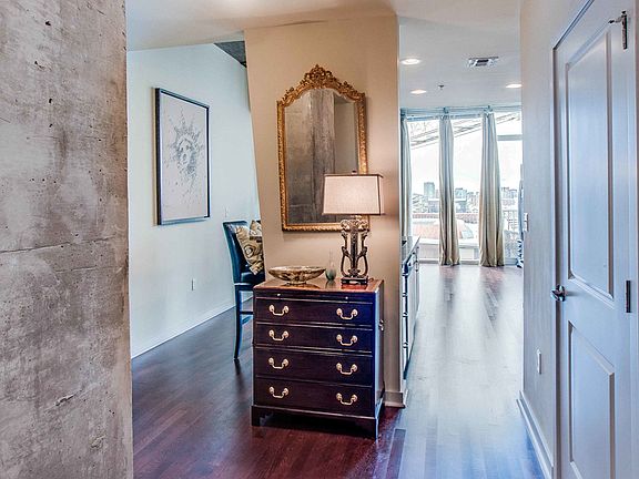 3rd image of 301 Demonbreun St Unit 2018