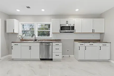 2053 Waverly Ave — Photo 9