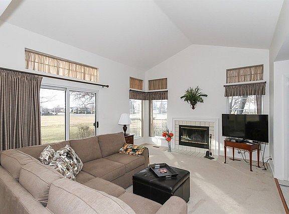 2nd image of 1729 Fairfax Cir E Unit 4