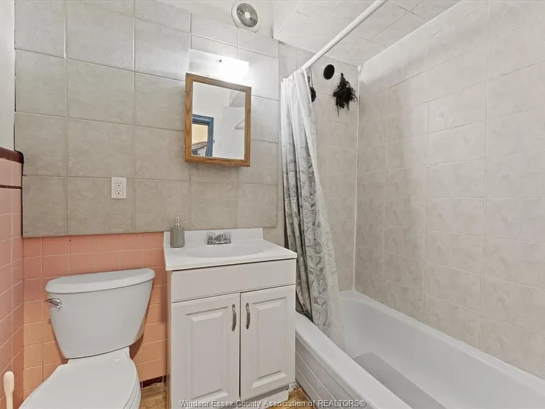 3060 Sandwich St #1 — Photo 11