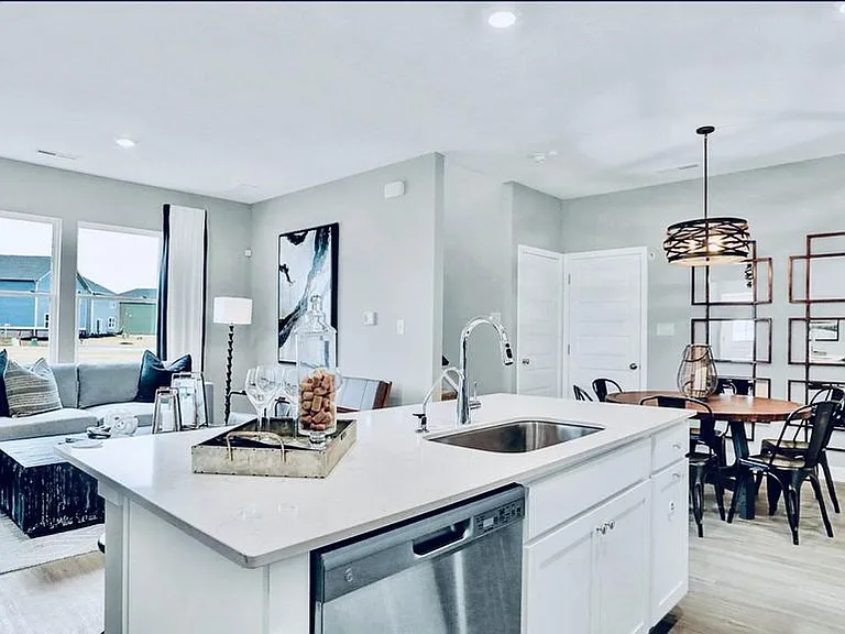 2076 Rowena Ln — Photo 30