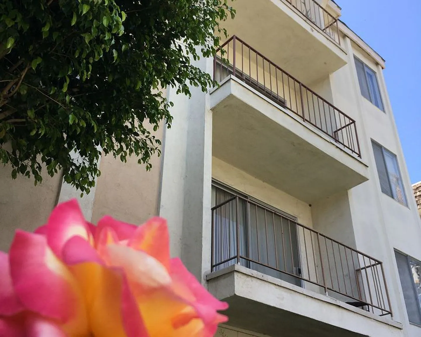 Classic West Hollywood area Apartment complex Walking Distance to Cedar Sinai — Photo 2