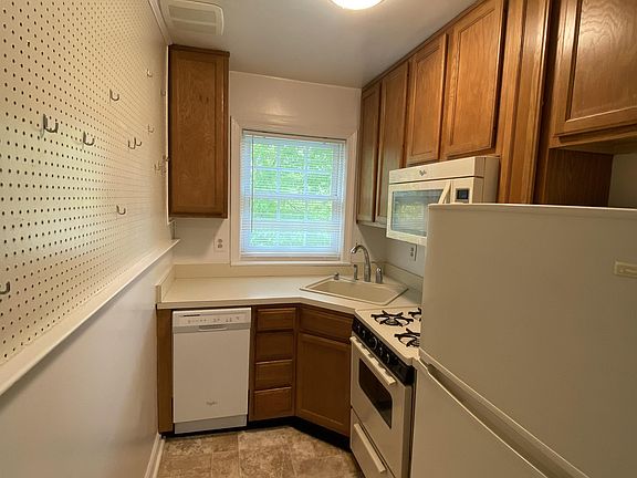 5th image of 915 Church St APT 4