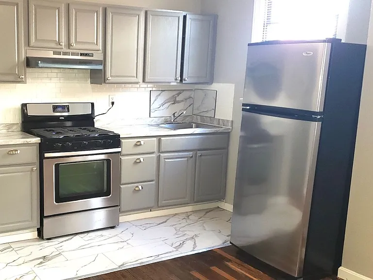 1014 Columbia Rd NW — Photo 8